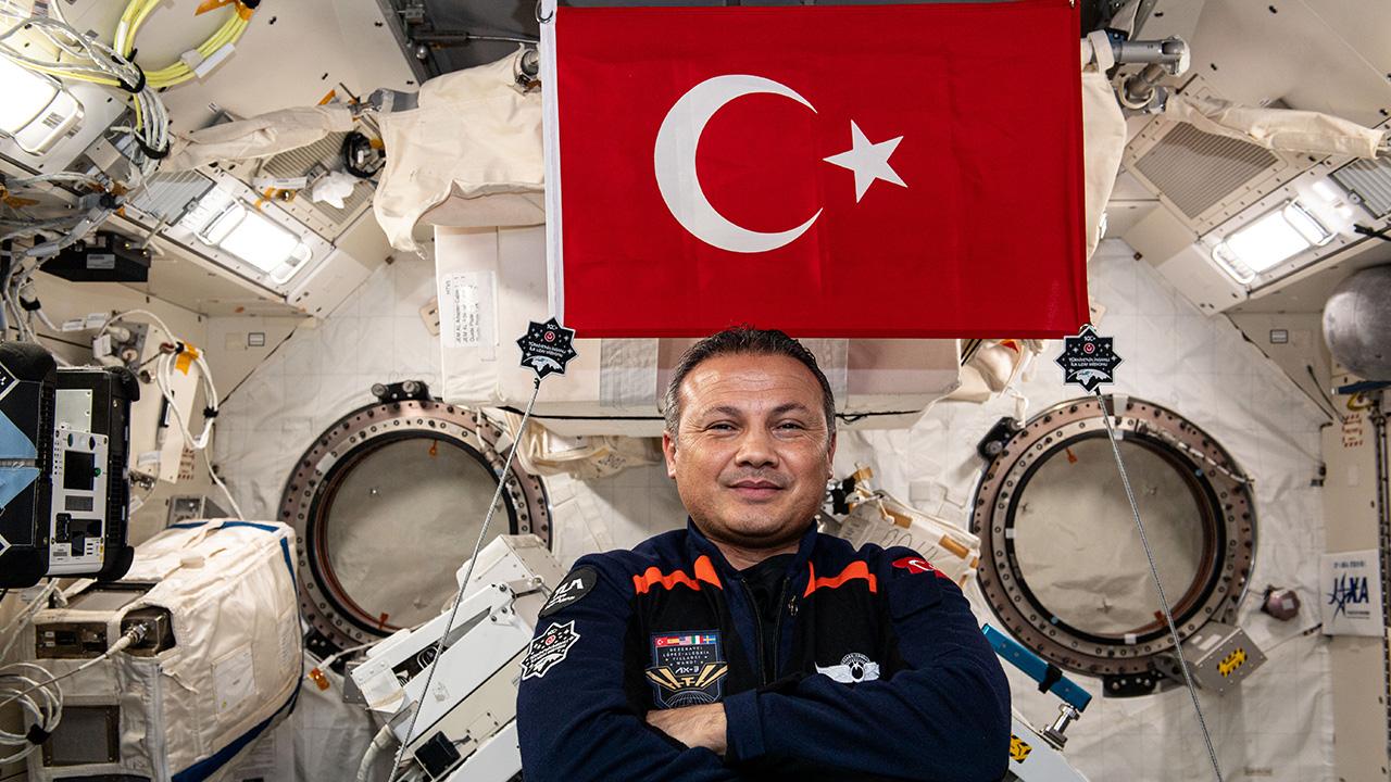 Alper Gezeravcı Kimdir Hayatı ve Kariyeri